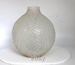 Rene R. Lalique Art Glass 7 Espalion Opalescent Vase #996