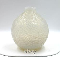 Rene R. Lalique Art Glass 7 Espalion Opalescent Vase #996