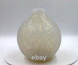 Rene R. Lalique Art Glass 7 Espalion Opalescent Vase #996