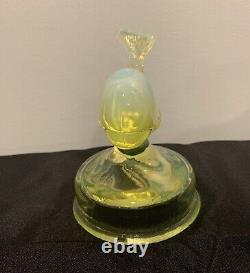 Uranium Vaseline Opalescent FENTON Whale on Font RARE