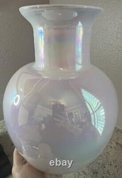 VINTAGE CAMBRIDGE GLASS HAND BLOWN OPALESCENT PEARL WHITE IRIDESCENT VASE 12x9