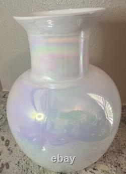 VINTAGE CAMBRIDGE GLASS HAND BLOWN OPALESCENT PEARL WHITE IRIDESCENT VASE 12x9