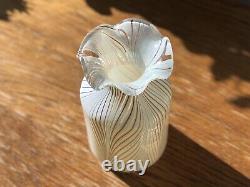 Vase art Glass Opalescent Ribbed Spiral