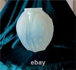 Verlys Art-deco Opalescent-cased Glass Vase France 1920's