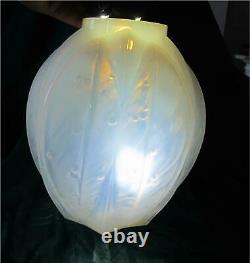 Verlys Art-deco Opalescent-cased Glass Vase France 1920's