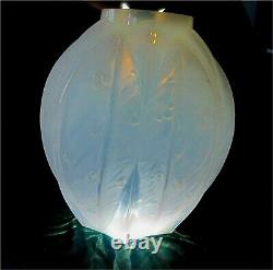 Verlys Art-deco Opalescent-cased Glass Vase France 1920's