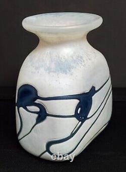 Vintage White Opalescent Blue Threaded Robert Held Signed Art Glass Vase 3 CA
