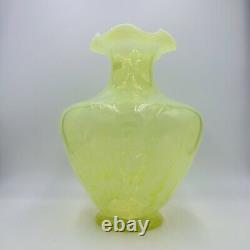 Vtg Fenton Fern And Daisy Yellow Opalescent Glass 11.5Vase Vaseline Topaz GLOWS