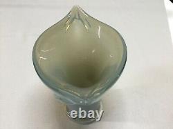 Vtg Opalescent Cased Clear/White Hand Blown Art Glass Whale Tail Flower Vase