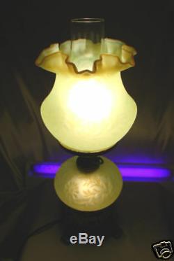 XLNTVINTAGE1960'sFENTONGLASSSRCTOPAZ VASELINE OPALESCENTDAISY&FERNLAMP