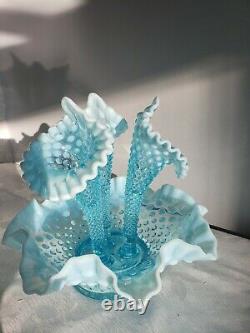 10 3/4 Fenton Bleu Hobnail Opalescent 3 Vase Épergne En Corne Pièce Centrale Grande