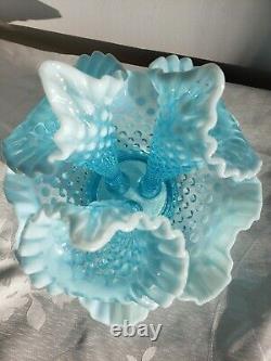 10 3/4 Fenton Bleu Hobnail Opalescent 3 Vase Épergne En Corne Pièce Centrale Grande