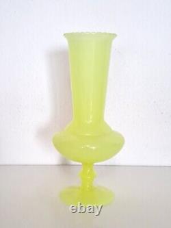 11.4 Portieux Vallerysthal PV France VASE en verre opalin jaune translucide 29cm