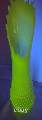 17-1/4 États-unis Fenton Topaz Vaseline Opalescent Hobbail Art Verre Swung Vase Énorme