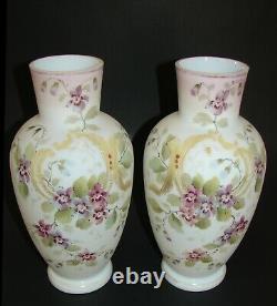 2 Vases En Verre D'opaline Bristol De Victoria Peintes À La Main Signe D'artiste Enamel Decor. 12 États-unis D'amérique 11