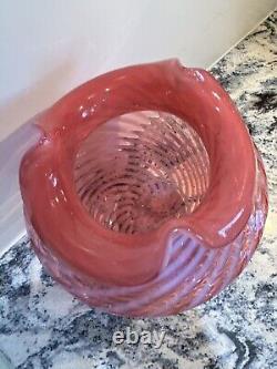 2 Vases en spirale optique cranberry opalescent Fenton & 1 coupe à roses