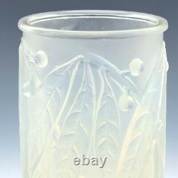 A René Lalique Opalescent Laurier Vase 1922 Conçu
