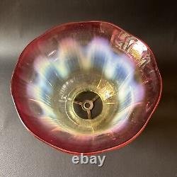 Abat-jour en verre d'uranium Art Nouveau de couleur cranberry opalescente vaseline antique