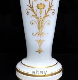 Ancien vase en cristal d'opale blanc pur de Baccarat, finition dorée, grand modèle de 30cm