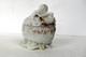 Antique French Vallerysthal Opaline Verre De Lait Escargot Sur Boîte à Fraises Décoratif
