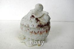 Antique French Vallerysthal Opaline verre de lait Escargot sur boîte à fraises décoratif