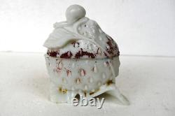 Antique French Vallerysthal Opaline verre de lait Escargot sur boîte à fraises décoratif