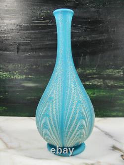 Antique Murano Satin Art Verre De Bouteille De Verre Plumes Vase Opaline Bleu Blanc & Or