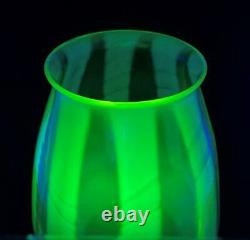 Antique Uranium Vaseline Opalescent Vert Huile De Verre Lampe Lumière Ombre