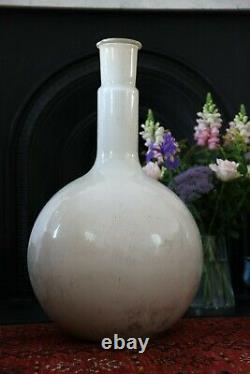 Art Verrerie. Magnifique Vase En Verre Blanc (71cms), Fin 19ème Siècle, Design