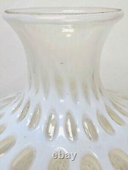 Base de lampe à volants en point de pièce blanche opalescente de Fenton vintage