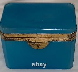 Belle Boîte Rectangulaire Antique Du 19ème Siècle En Opaline Bleue Avec Bronze Doré