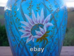 Belle carafe antique en verre opalin bleu persan de 22 pouces de haut