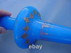 Belle carafe antique en verre opalin bleu persan de 22 pouces de haut