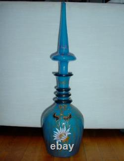 Belle carafe antique en verre opalin bleu persan de 22 pouces de haut