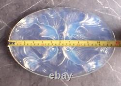 Belle rare plat en verre Art Déco opalescent Verlys des années 1930 en France