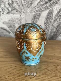 Boîte pour petits objets en verre opaline bleu bohémien de Moser avec plaqué or.