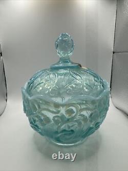 Bol en verre artistique en opalescent bleu aqua Fenton, motif muguet de mai.