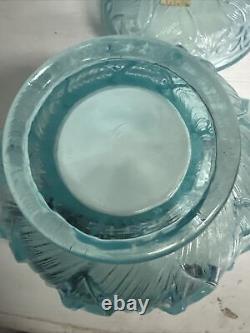 Bol en verre artistique en opalescent bleu aqua Fenton, motif muguet de mai.