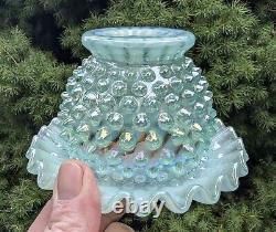Bol en verre d'art Fenton à reliefs opalescents, irisés et striés en tourbillon hobnail