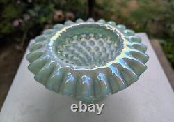 Bol en verre d'art Fenton à reliefs opalescents, irisés et striés en tourbillon hobnail