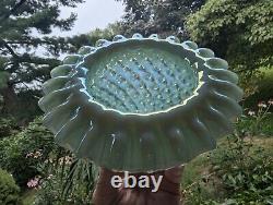 Bol en verre d'art Fenton à reliefs opalescents, irisés et striés en tourbillon hobnail