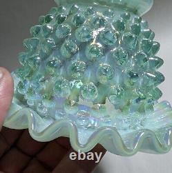 Bol en verre d'art Fenton à reliefs opalescents, irisés et striés en tourbillon hobnail