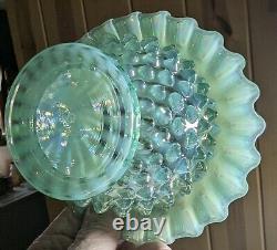 Bol en verre d'art Fenton à reliefs opalescents, irisés et striés en tourbillon hobnail