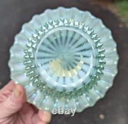 Bol en verre d'art Fenton à reliefs opalescents, irisés et striés en tourbillon hobnail