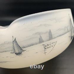 Bol en verre d'art antique Daum Nancy en opaline blanche avec scène de moulin à vent à Dutch Harbor