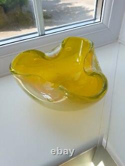 Bol en verre d'art bullecant opalescent jaune vintage de Murano C1960's A. Seguso