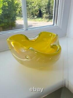 Bol en verre d'art bullecant opalescent jaune vintage de Murano C1960's A. Seguso