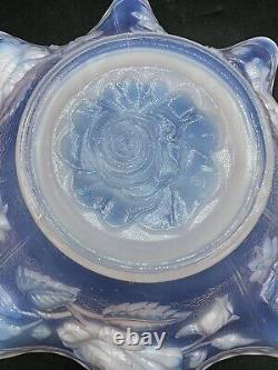 Bol en verre d'art opalescent rose antique rare, possiblement de Northwood ou Dugan, avec des roses