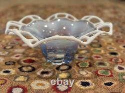 Bol perforé opalescent bleu et blanc Antique Murano Duncan & Miller des années 1920 11 Euc