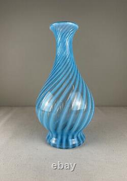 Bouteille/Vase grand(e) en verre bleu opalescent à motif spiralé de style vintage Fenton